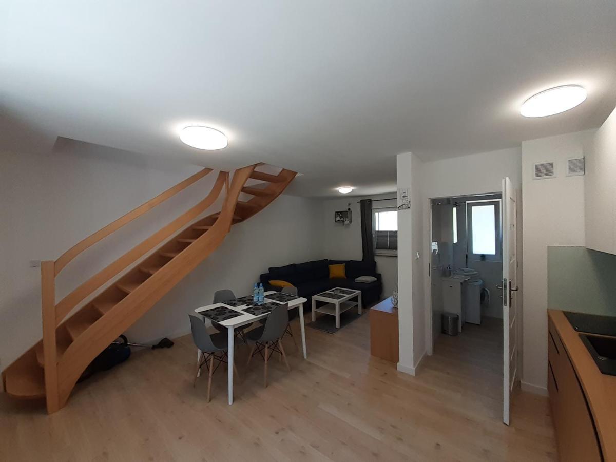 Komfortowy Apartament Dwupoziomowy W Cichej Okolicy Pobierowo Exteriör bild